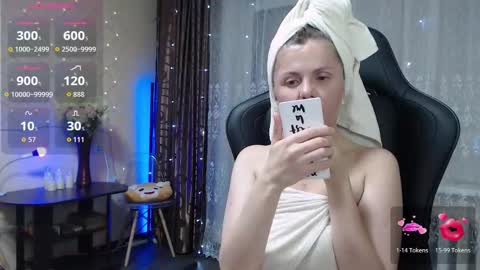 Snapshot of jessiemays chatting on November 19, 2025, 10:21 pm Jess online show from November 19, 2025, 10:21 pm