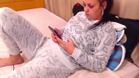 jessiestar3 online show from April 21, 2026, 6:09 am