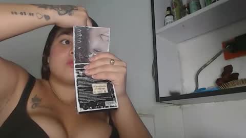 jessik_lov3 online show from April 5, 2026, 12:52 am