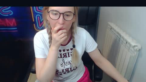 Snapshot of jessikaalba chatting on December 30, 2024, 2:42 am Victoria online show from December 30, 2024, 2:42 am