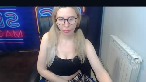 Snapshot of jessikaalba chatting on January 6, 2025, 7:56 pm Victoria online show from January 6, 2025, 7:56 pm