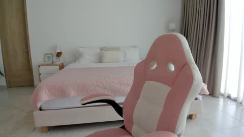    online show from January 30, 2025, 6:32 pm