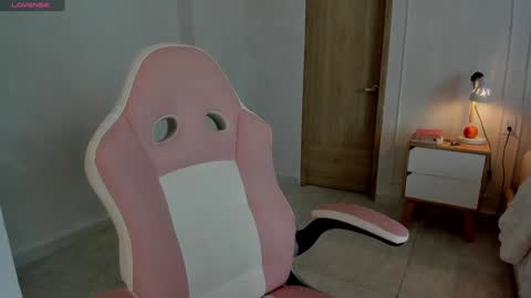    online show from November 27, 2025, 3:14 pm