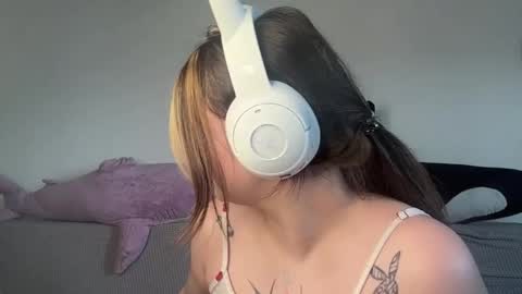 Snapshot of jessluck_1 chatting on June 10, 2026, 8:35 am jessluck_1 online show from June 10, 2026, 8:35 am