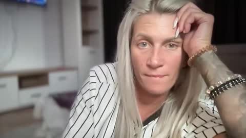 Jessye online show from October 19, 2025, 11:11 am