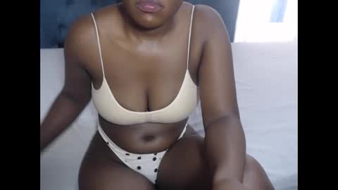 jessyhoneyx online show from February 12, 2026, 10:43 am