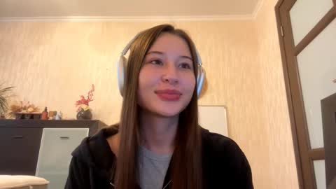 Lynn online show from October 17, 2025, 7:44 am