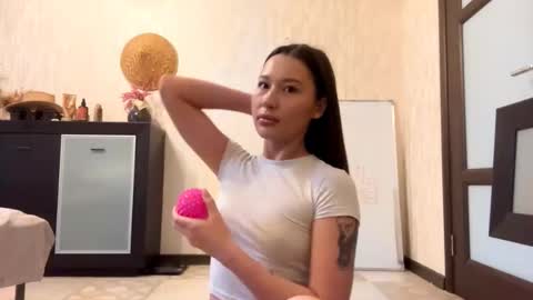 Lynn online show from October 23, 2025, 7:51 am