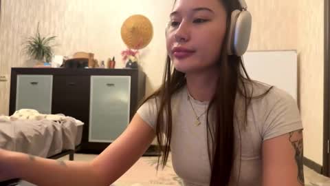 Lynn online show from October 28, 2025, 9:35 am