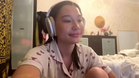 Lynn online show from November 13, 2025, 7:29 am