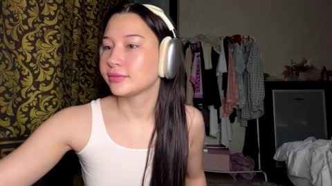 Lynn online show from November 18, 2025, 6:40 am