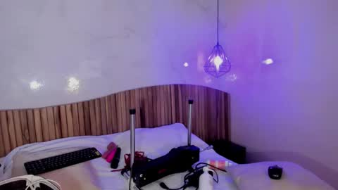 Jessica online show from September 17, 2025, 8:10 pm