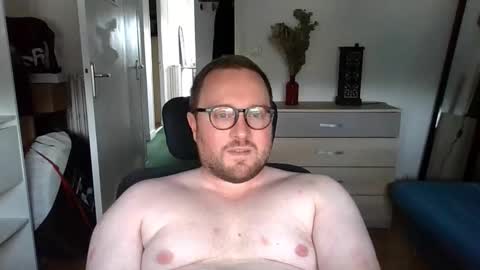 jeuneloup92 online show from September 12, 2025, 3:23 pm