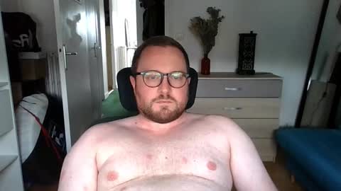 jeuneloup92 online show from September 18, 2025, 3:36 pm