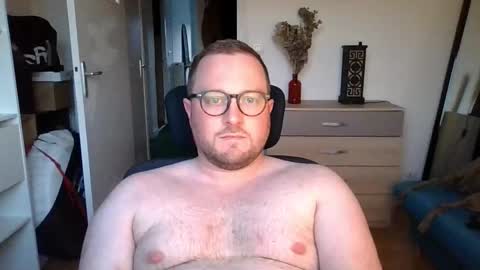 jeuneloup92 online show from September 24, 2025, 6:00 pm