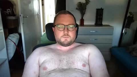 jeuneloup92 online show from September 29, 2025, 4:56 pm