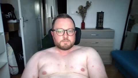 jeuneloup92 online show from October 27, 2025, 4:55 pm