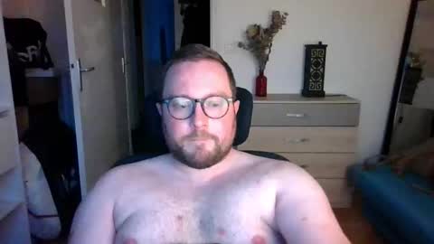 jeuneloup92 online show from November 12, 2025, 4:51 pm