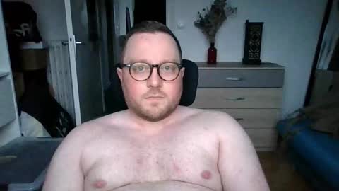 jeuneloup92 online show from February 17, 2026, 4:57 pm