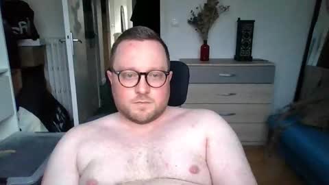 jeuneloup92 online show from February 18, 2026, 4:58 pm