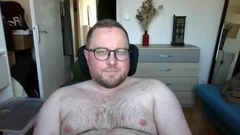 jeuneloup92 online show from March 18, 2026, 4:54 pm