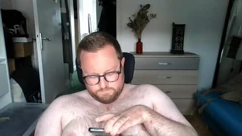 jeuneloup92 online show from May 12, 2026, 4:04 pm