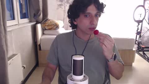 Snapshot of jeuo chatting on June 15, 2026, 6:21 pm jeuo online show from June 15, 2026, 6:21 pm