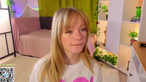 Gwen online show from April 2, 2026, 8:06 pm