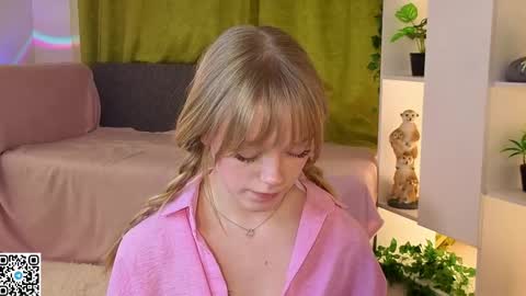 Gwen online show from April 19, 2026, 10:01 pm