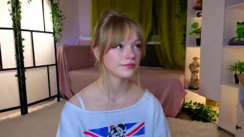 Gwen online show from April 22, 2026, 9:27 pm