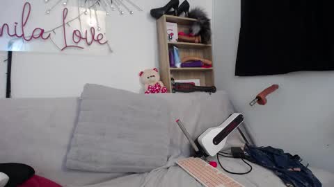 Camila online show from September 9, 2025, 8:19 pm