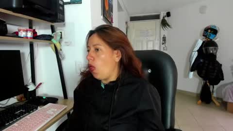 Snapshot of jezabel_purple chatting on June 16, 2026, 3:25 pm Camila online show from June 16, 2026, 3:25 pm