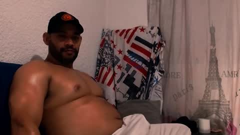 En moreno online show from November 3, 2025, 3:35 pm