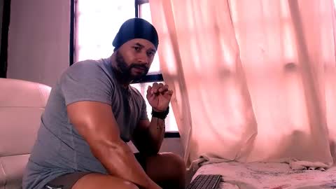 En moreno online show from November 16, 2025, 12:44 pm