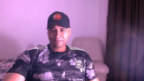 En moreno online show from November 28, 2025, 9:28 pm