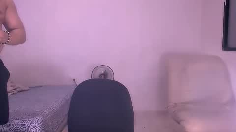 En moreno online show from December 2, 2025, 5:13 am