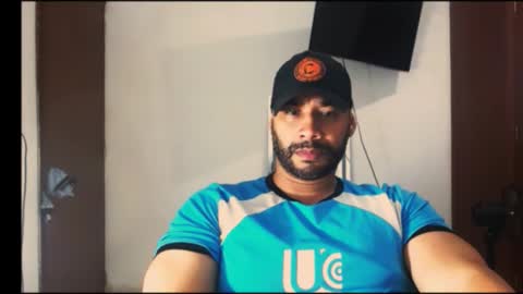 En moreno online show from December 22, 2025, 1:13 am