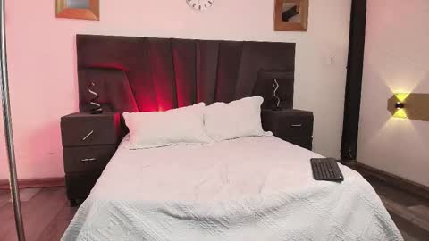 jhoanleandro online show from March 11, 2025, 4:43 am