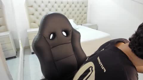 jhoanleandro online show from November 2, 2025, 4:59 am