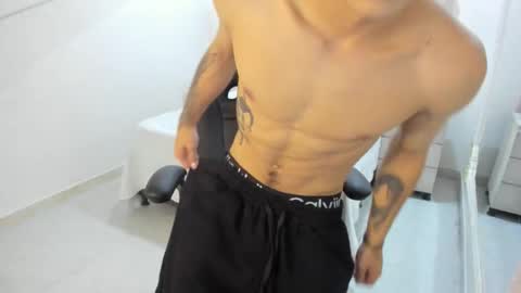 jhoanleandro online show from November 9, 2025, 4:22 am