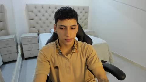 jhoanleandro online show from December 16, 2025, 5:12 am