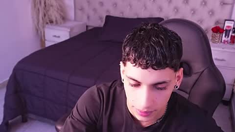 jhoanleandro online show from April 24, 2026, 6:38 am