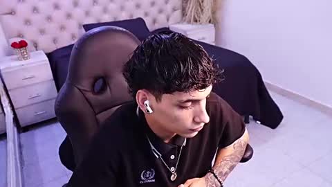 jhoanleandro online show from June 12, 2026, 5:50 am