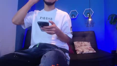 jhon_malo online show from November 30, 2025, 4:27 am