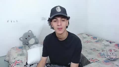 jhonay__cute online show from August 3, 2026, 4:11 am
