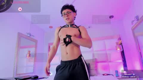 JHONNATHAN online show from April 7, 2026, 7:58 pm