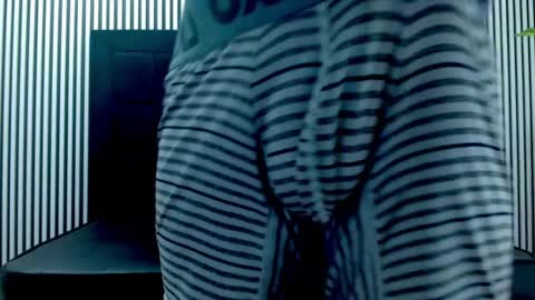 jhontorres018 online show from February 18, 2025, 9:43 am