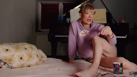 Anya online show from March 4, 2026, 6:03 pm