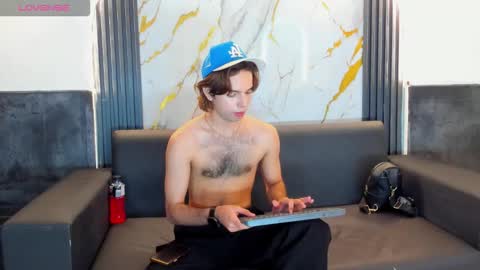 jhostin_1 online show from December 4, 2025, 8:28 pm