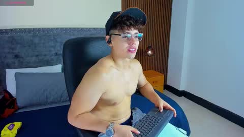 jhoumod_21 online show from November 13, 2025, 3:27 am